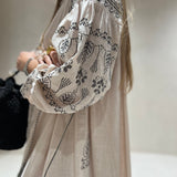 Vestido boho chic em bege