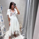 Vestido em algodão branco com bordados