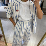 Conjunto ecru com risca azul