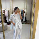 Conjunto ecru com risca azul