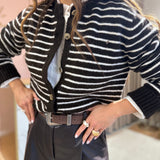 Cardigan em Malha Castanho com Riscas Brancas | VIOLETA