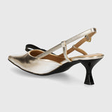 Sapato em Bico LOVE MOSCHINO Dourado