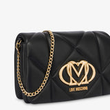 Mala de ombro acolchoada em preto e logo metálico |  Love Moschino