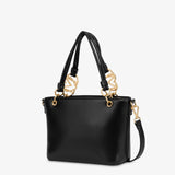 Mala de ombro em preto com logotipo metálico na alça | Love Moschino