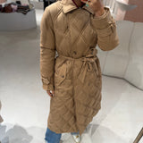Casaco comprido acolchoado TWINSET em camel com mangas em tecido