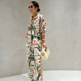 Conjunto de camisa e calça com estampado florido verde
