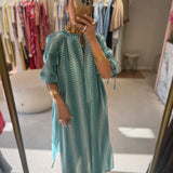 Kaftan Azul Turqueaa com Padrão Geométrico | VIOLETA