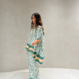 Conjunto acetinado animal print em verde