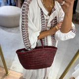 Vestido boho chic branco com bordado bordeaux