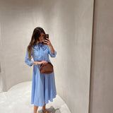 Vestido em popelina com riscas e laço à frente