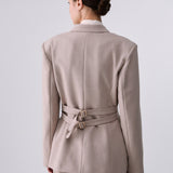 Blazer com Fivelas nas Costas Bege | LIUJO