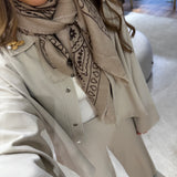 Set de Calça e Jaqueta em Bege | Liviana Conti