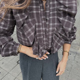 Blusa de Xadrez Castanha com Folhos na Gola | VIOLETA