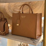 Mala de mão tote bag LIU JO em camel com pendente