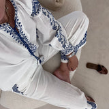 Conjunto em algodão branco com bordados azuis