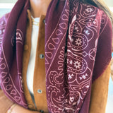 Lenço Estampa Bandana Bordeaux | VIOLETA