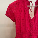 Vestido midi com bordado inglês rosa fucsia