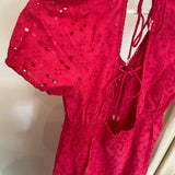 Vestido midi com bordado inglês rosa fucsia