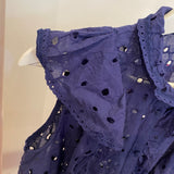 Blusa com Bordados e Folhos em Azul Marinho