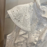 Blusa com Bordados e Folhos em Branco
