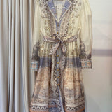 Vestido Midi com Padrão e Mangas Transparentes