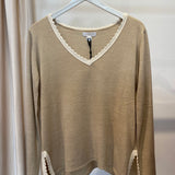 Camisola em Lã Merino e Gola em Croché Bege
