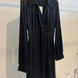 Vestido curto de manga comprida