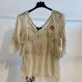Blusa com renda aberta