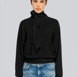 Camisola Kathi Preto em Lã com Lenço Enversatin | SEMICOUTURE