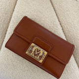 Mala de ombro em camel com logo dourado | Love Moschino