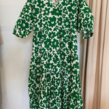 Vestido midi padrão floral em verde