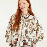 Blusa com padrão Farm Rio