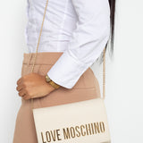 Mala de ombro ecru com logo metálico | Love Moschino