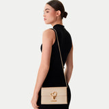 Mala de ombro com detalhe coração em ecru | Love Moschino