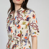 Vestido camiseiro midi com padrão colorido