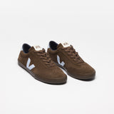 Ténis Veja castanho com logo a azul | Volley Suede Eagle Swan