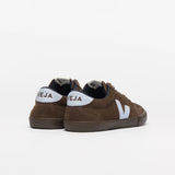 Ténis Veja castanho com logo a azul | Volley Suede Eagle Swan
